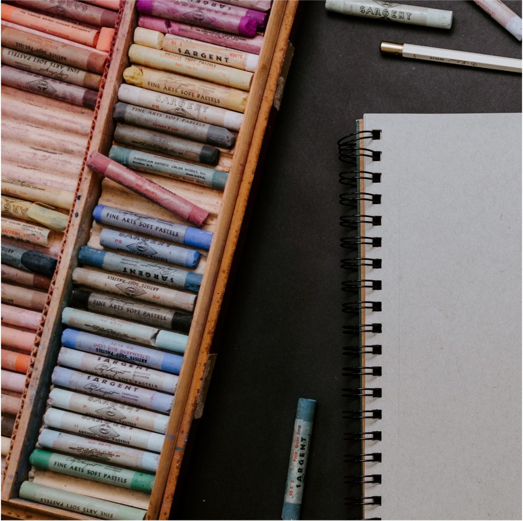 Featuring advanced drawing pencils & pens, high-quality drawing ink, sketching paper, colouring pencils as well as other essential drawing materials.